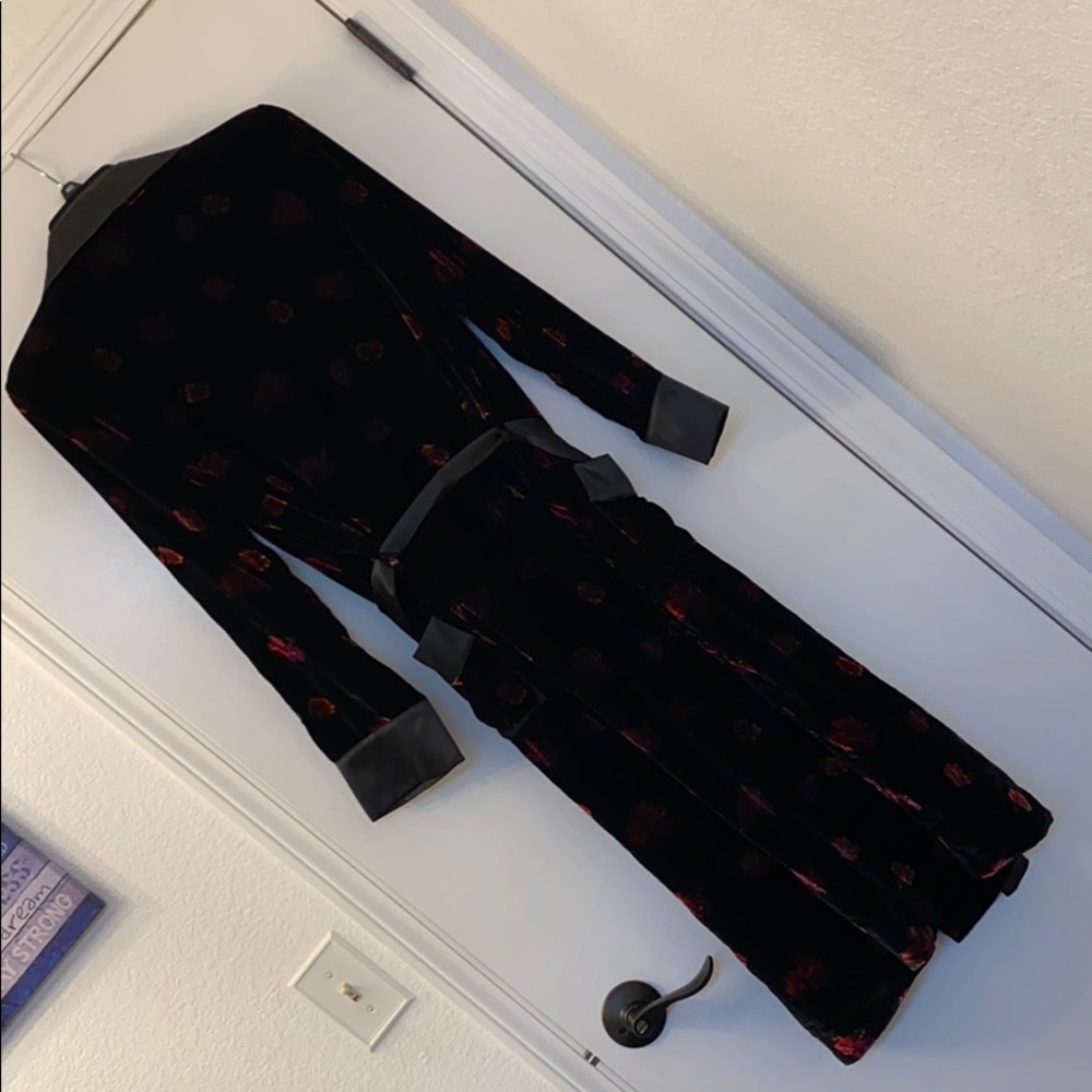 Velvet Rose Robe - Picture 2 of 5